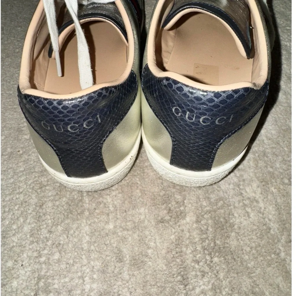 Gucci Metallic Sneakers with Red and Black Accents - Picture 5 of 8